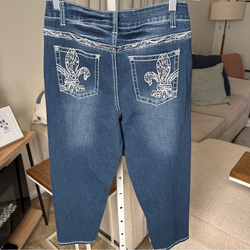 Revolt Women's Distressed Embroidered Jeweled Pocket Jeans Size 6 - Picture 7 of 12